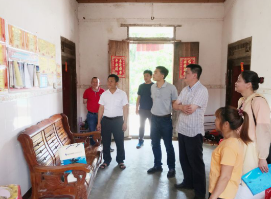 走访调研帮扶村 助力乡村振兴路——yl6809永利皇宫党委书记王蜂带队到帮扶村走访调研脱贫攻坚与乡村振兴工作(图5)