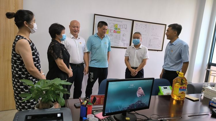 市国资委党委委员、副主任杨树坤一行慰问yl6809永利皇宫抗疫服务志愿者