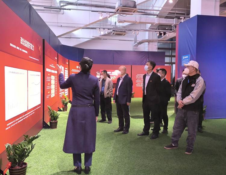 以案明纪，永葆清廉本色——yl6809永利皇宫组织参观“严守纪法底线 牢筑清廉根基”警示教育巡回展(图2)