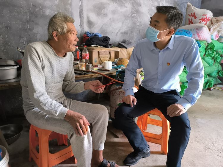 春节送暖 关爱随行——yl6809永利皇宫前往青云村开展走访慰问送温暖暨党的二十大精神微宣讲活动(图5)