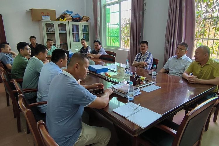 yl6809永利皇宫党委书记王蜂带队深入帮扶村调研谋划乡村振兴产业工作