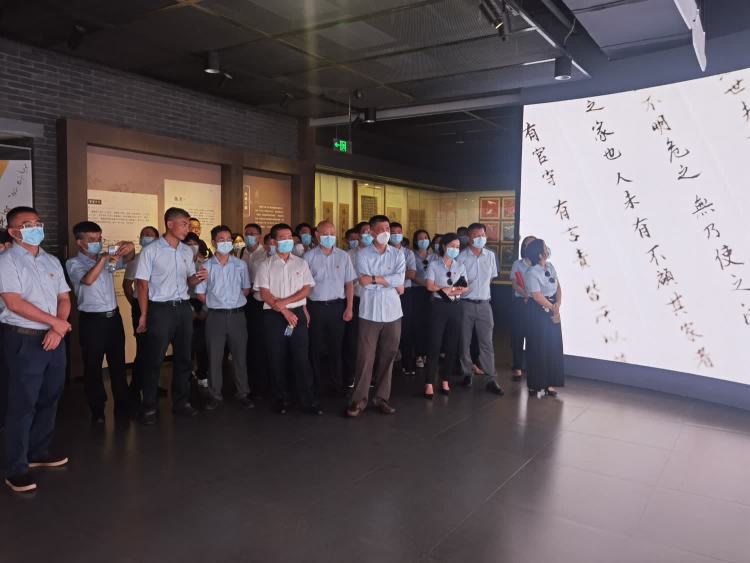 传承海瑞精神 激荡清风正气——yl6809永利皇宫开展“清廉国企 青廉有我”主题党日活动(图4)