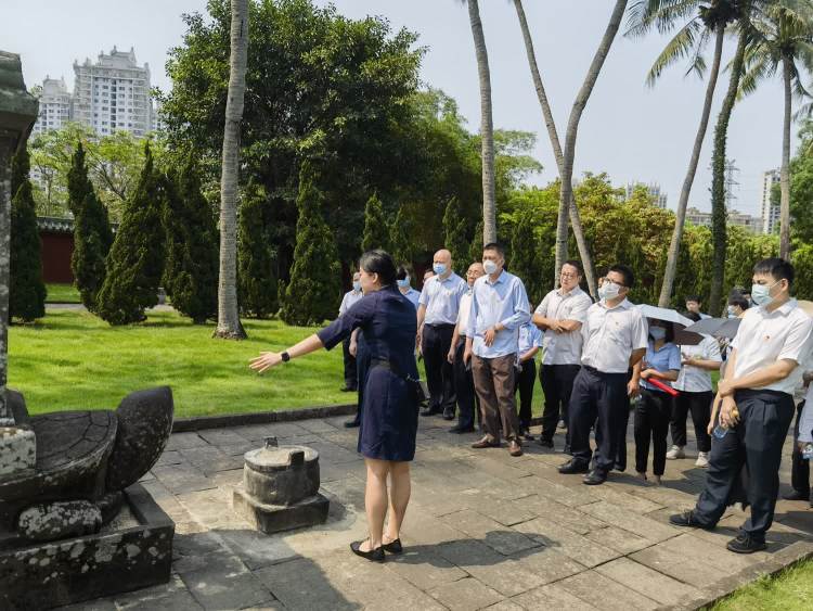 传承海瑞精神 激荡清风正气——yl6809永利皇宫开展“清廉国企 青廉有我”主题党日活动(图6)