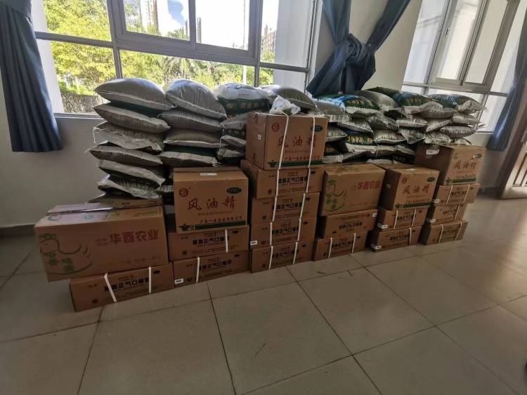 yl6809永利皇宫开展2023“夏日送清凉”慰问环卫工人活动(图3)