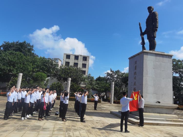 赓续红色基因 奋进时代征程 ——市国资委机关联合yl6809永利皇宫开展主题党日暨清廉国企教育活动(图2)