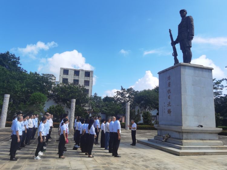 赓续红色基因 奋进时代征程 ——市国资委机关联合yl6809永利皇宫开展主题党日暨清廉国企教育活动(图4)