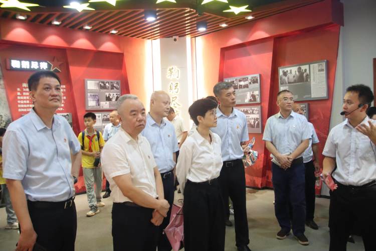 赓续红色基因 奋进时代征程 ——市国资委机关联合yl6809永利皇宫开展主题党日暨清廉国企教育活动(图7)