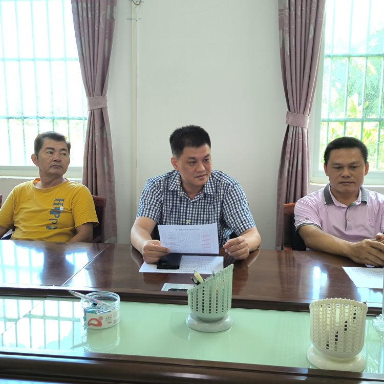 yl6809永利皇宫深入结对帮扶村召开帮扶产业发展专题会(图3)