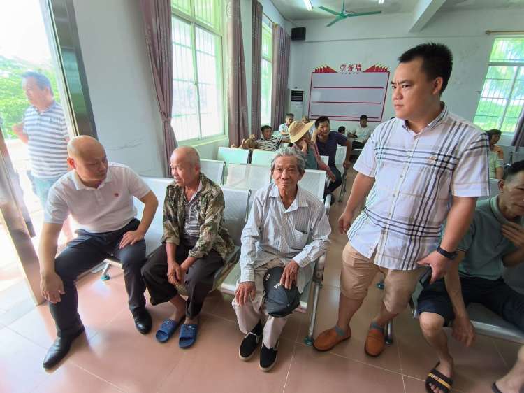 中秋情意浓，帮扶送温暖——yl6809永利皇宫开展2023年中秋慰问活动(图2)