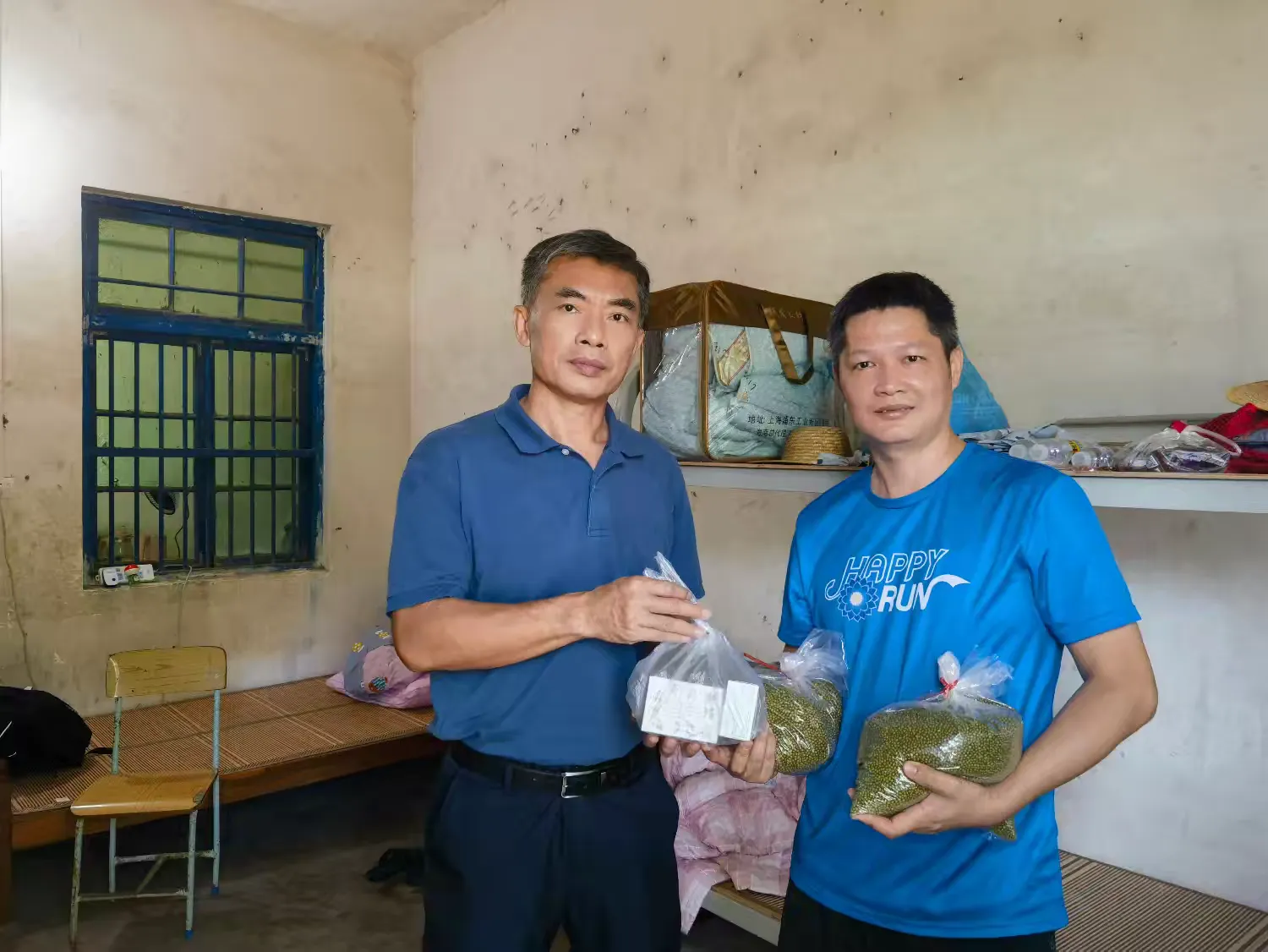 yl6809永利皇宫党委副书记林明智带队到帮扶村开展慰问乡村振兴工作人员和帮扶相对稳定户工作