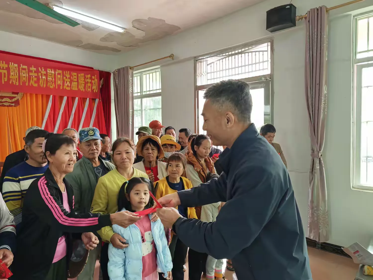 迎新春 送温暖——yl6809永利皇宫深入青云村开展元旦春节期间走访慰问送温暖活动(图4)