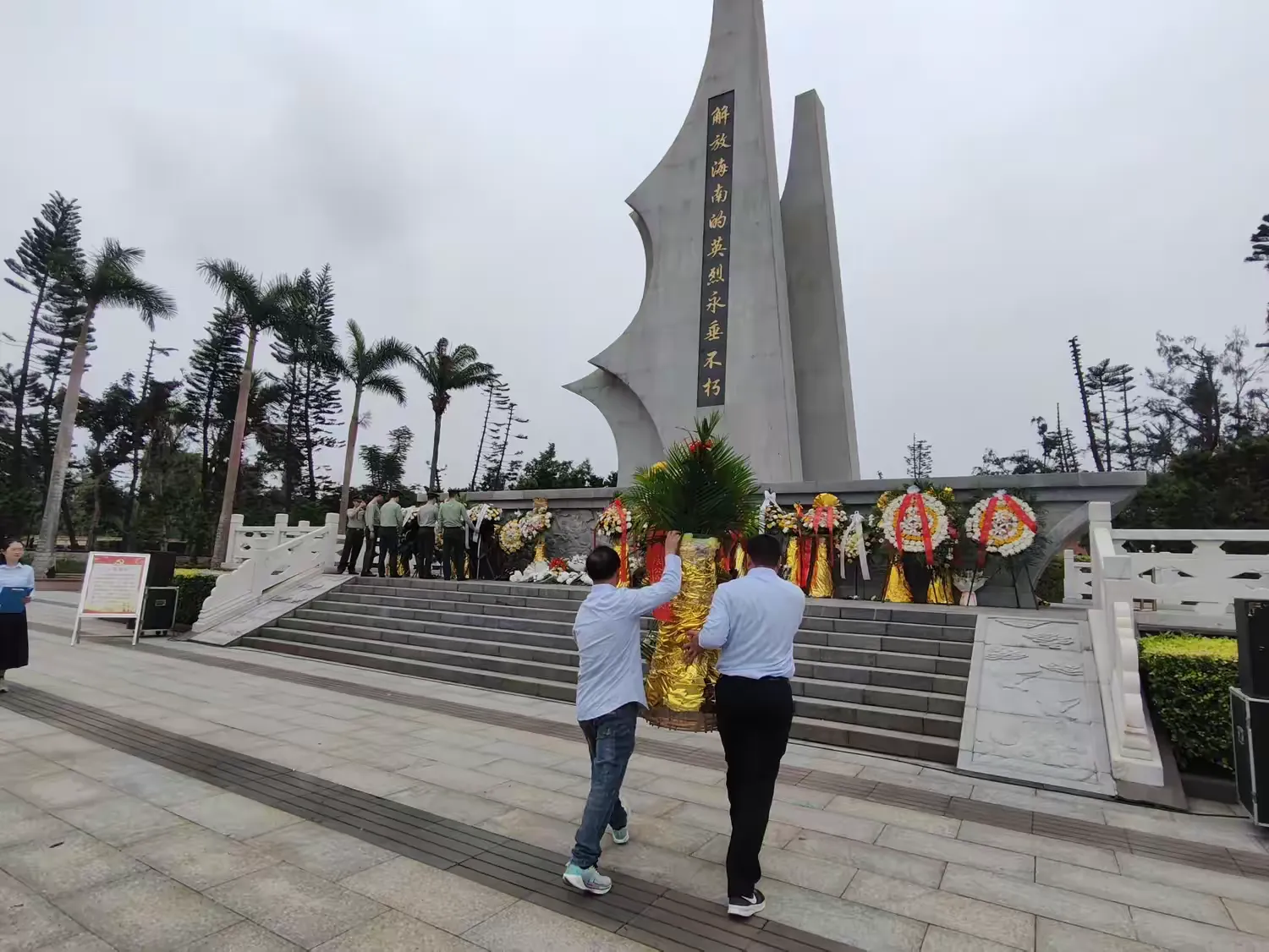 yl6809永利皇宫开展“清明祭英烈，奋进谱新篇”主题党日活动  清明时节，春风轻拂，为缅怀革命先烈丰功伟绩，接受红色精神洗礼熏陶，引导党员干部职工将革命传承融入推动公司各项事业高质量改革发展的实践中，2025(图2)