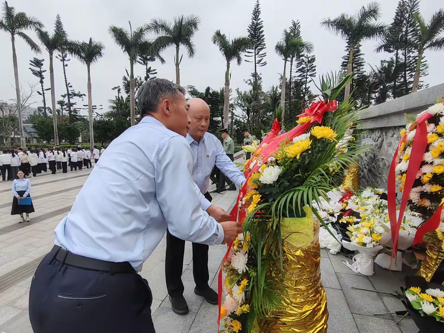 yl6809永利皇宫开展“清明祭英烈，奋进谱新篇”主题党日活动  清明时节，春风轻拂，为缅怀革命先烈丰功伟绩，接受红色精神洗礼熏陶，引导党员干部职工将革命传承融入推动公司各项事业高质量改革发展的实践中，2025(图3)