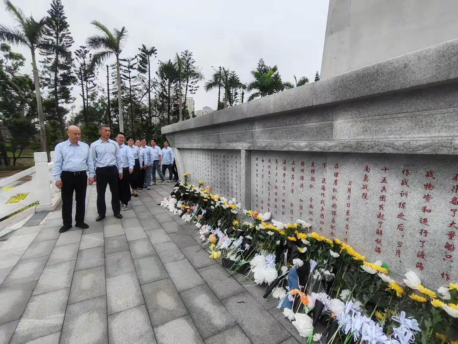yl6809永利皇宫开展“清明祭英烈，奋进谱新篇”主题党日活动  清明时节，春风轻拂，为缅怀革命先烈丰功伟绩，接受红色精神洗礼熏陶，引导党员干部职工将革命传承融入推动公司各项事业高质量改革发展的实践中，2025(图6)