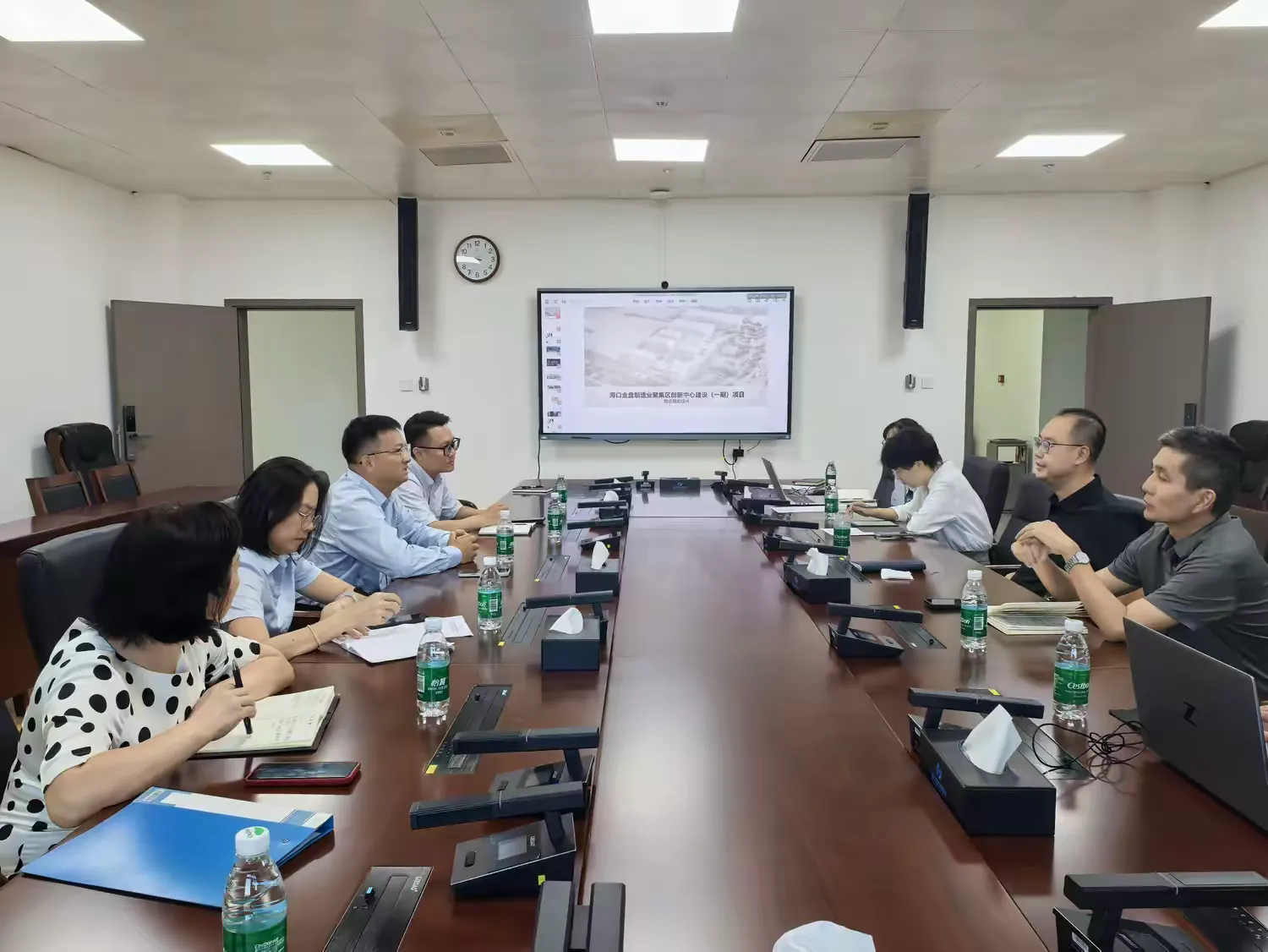 yl6809永利皇宫与海口综合保税区管委会开展协同招商座谈会