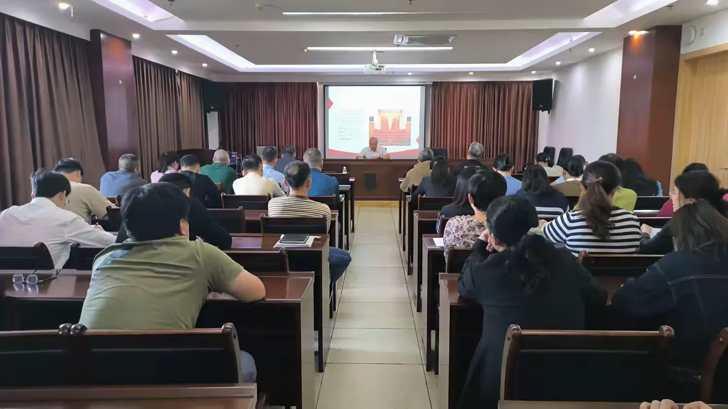 yl6809永利皇宫开展学习贯彻党的二十届四中全会精神专题宣讲暨党课活动(图3)