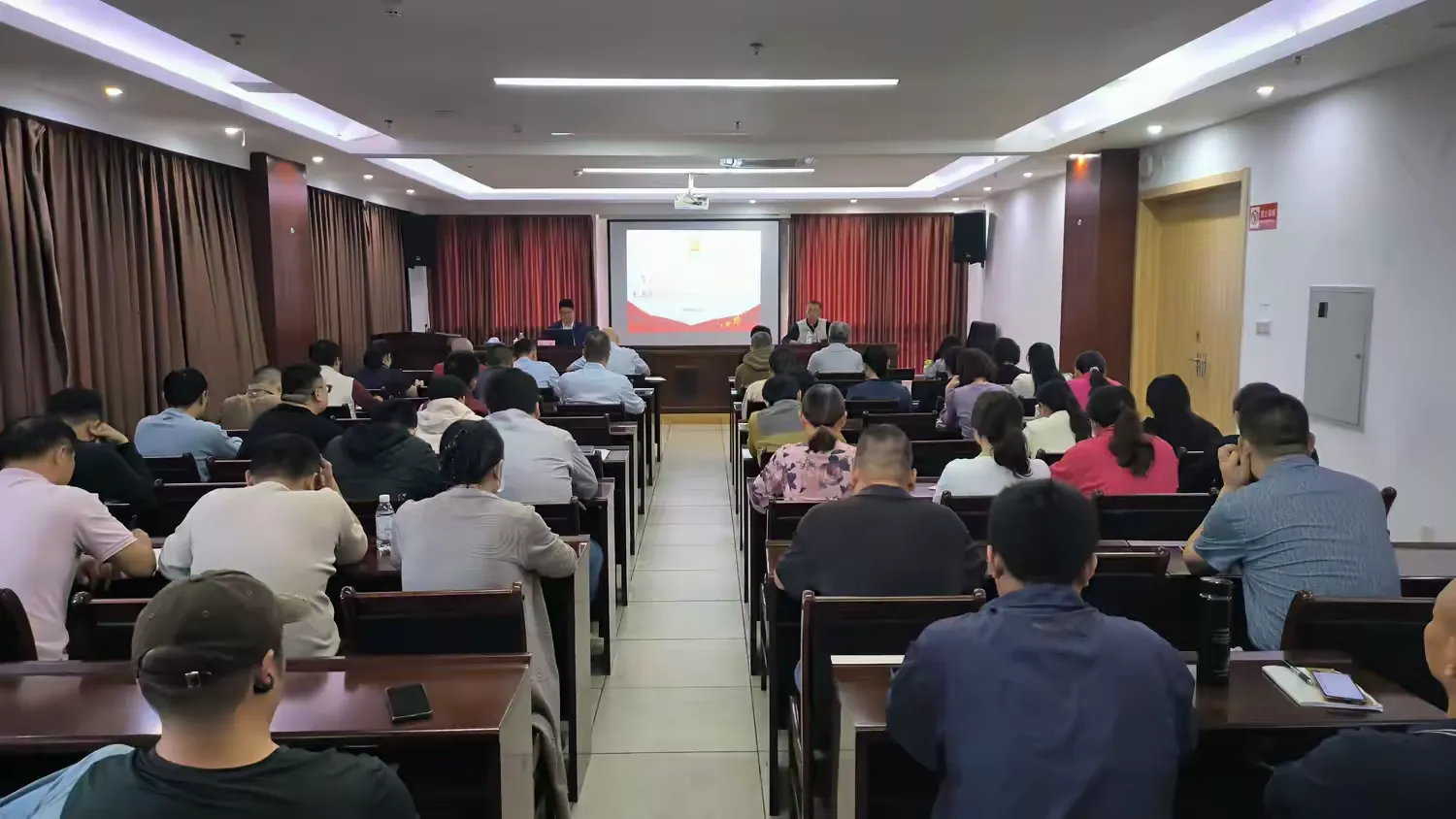 yl6809永利皇宫召开学习贯彻党的二十届四中全会精神和海南自由贸易港封关政策专题宣讲会