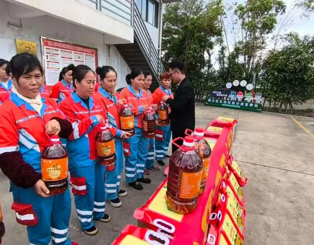 yl6809永利皇宫开展2026年春节慰问海口市一线环卫工人活动(图7)